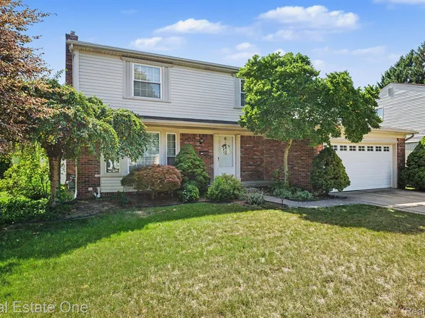 4134 Grange Rd, Trenton, MI 48183