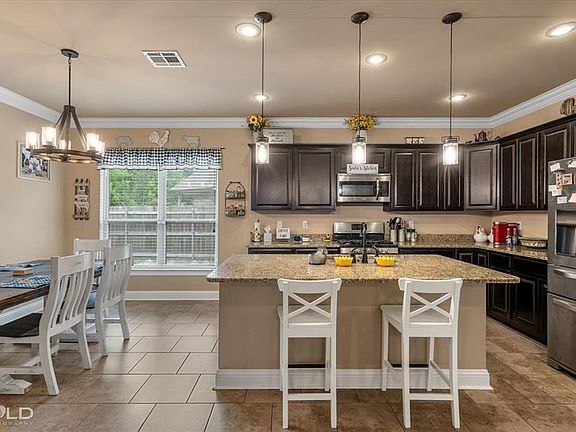 3rd image of 525 Riverrun Cir