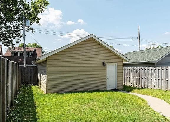 3rd image of 5792 McPherson Ave