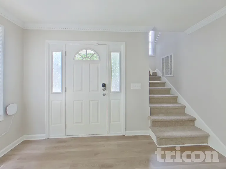 337 Montclaire Ln — Photo 3