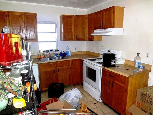 2nd image of 233 NE 22nd St