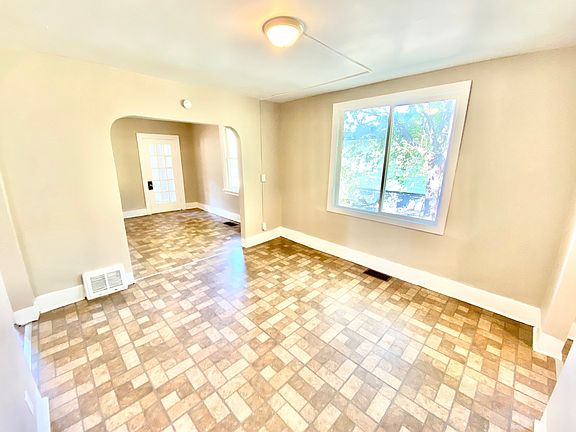 3rd image of 4045 Jackson St