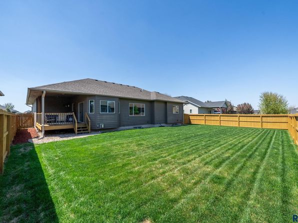 1304 S Thecla Ave, Sioux Falls, SD 57106