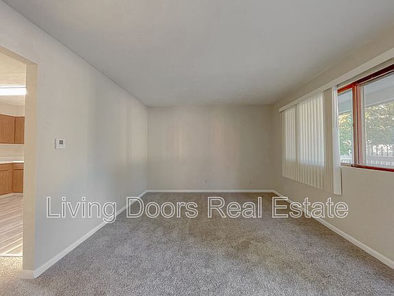 5th image of 4711 Gladstone St