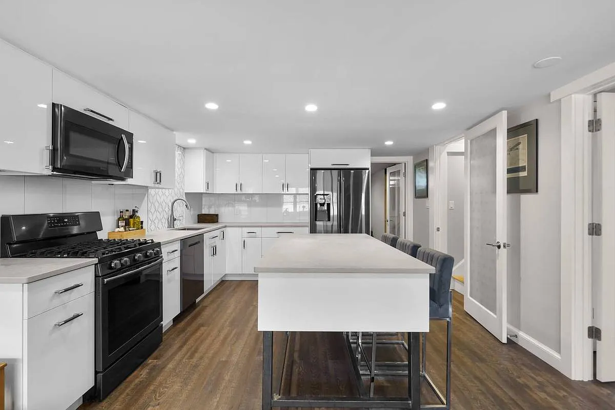 1 bed, 840 sqft, $2,250 — Photo 2