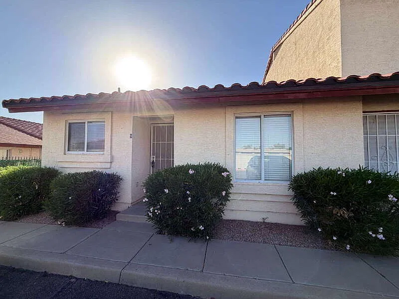 2 bed, 1.5 bath, 950 sqft, $1,650 — Photo 1
