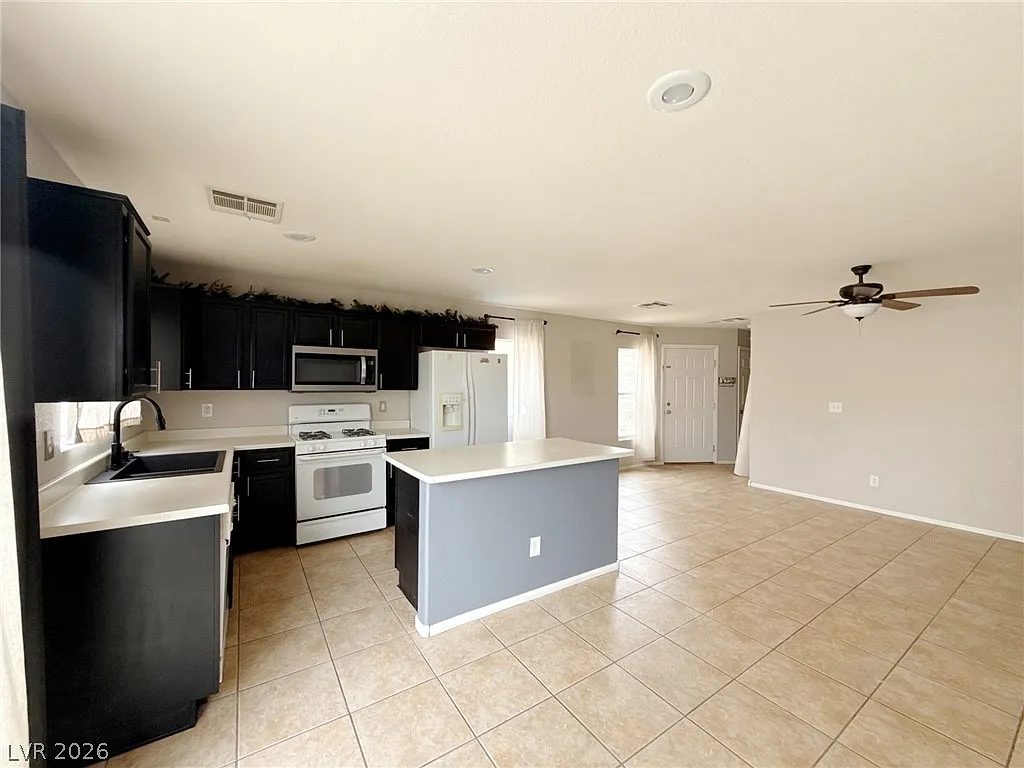 2 bed, 2.0 bath, 963 sqft, $1,750 — Photo 4