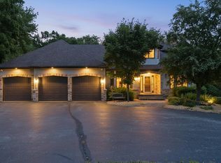 26165 N Greenbriar Ct, Lake Barrington, IL 60084