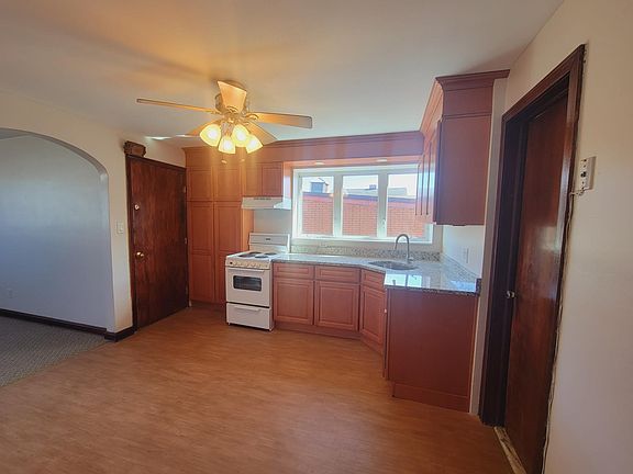 5th image of 285 Centre Ave Floor 2