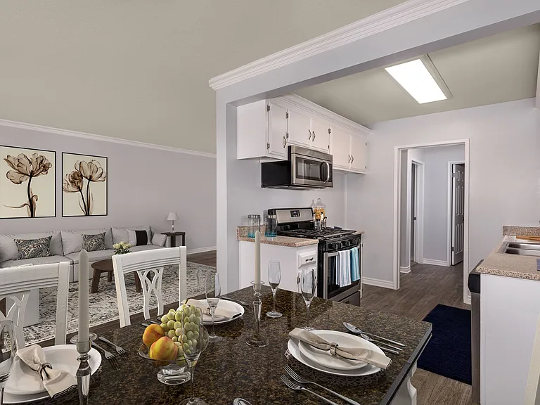La Paz Apartments — Photo 5