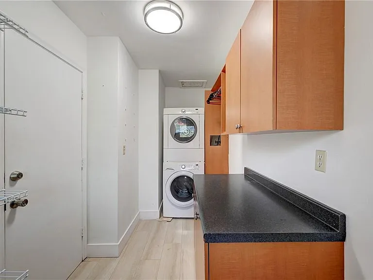 840 SW 7th St — Photo 24