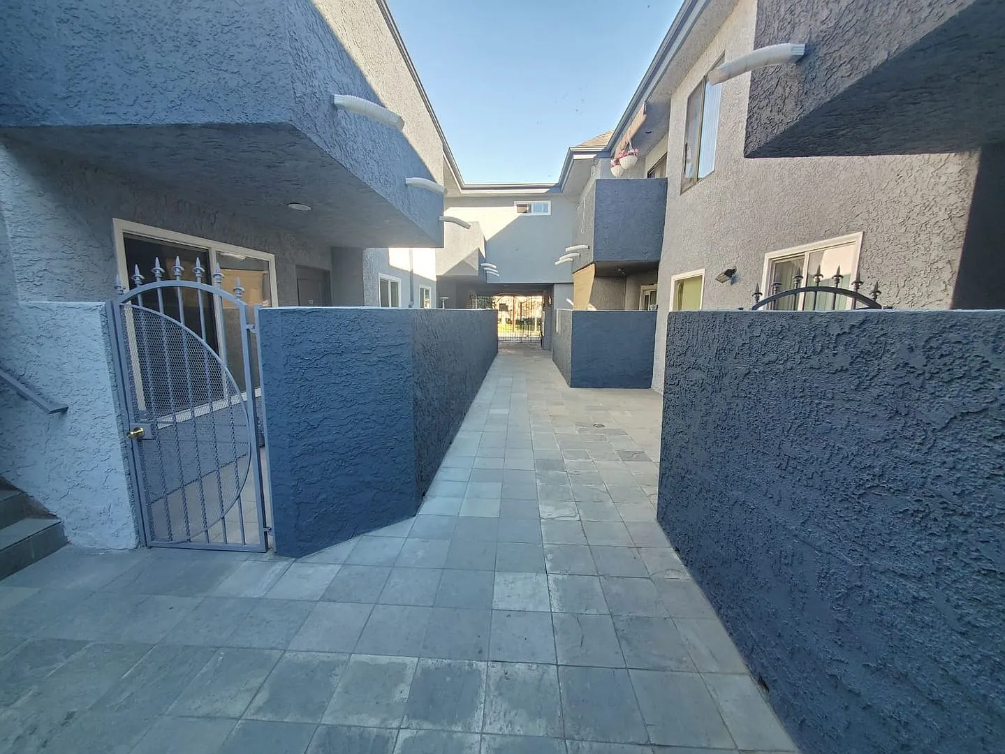 15000 BURBANK BLVD. — Photo 4