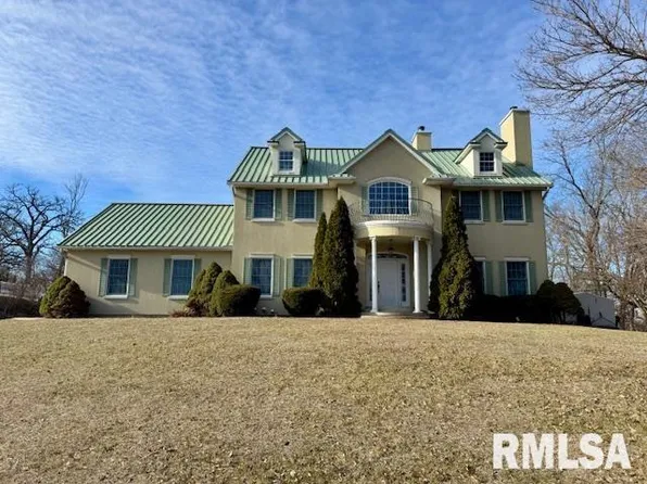 1114 Collis Dr, Clinton, IA 52732