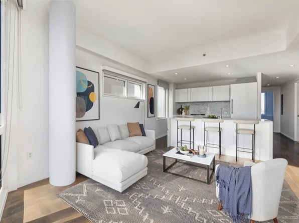 202 Eight Street image 2 of 20