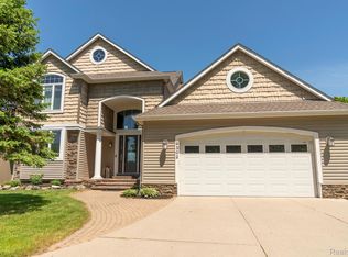 9302 Waltham St, White Lake, MI 48386