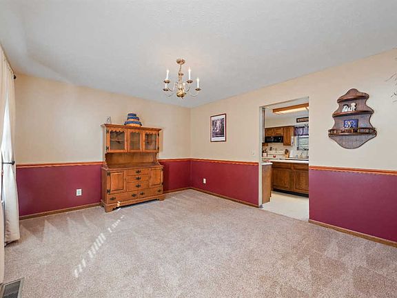 4th image of 6228 Huckleberry Ln