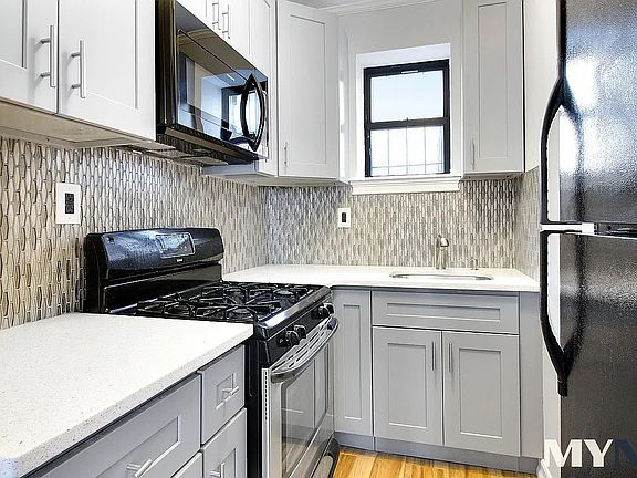 2nd image of 9 Argyle Rd APT 1A