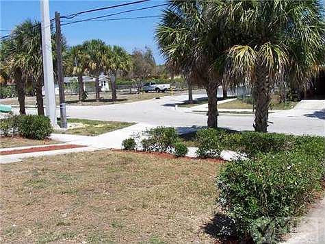 4th image of 5113 Pinewood Ave