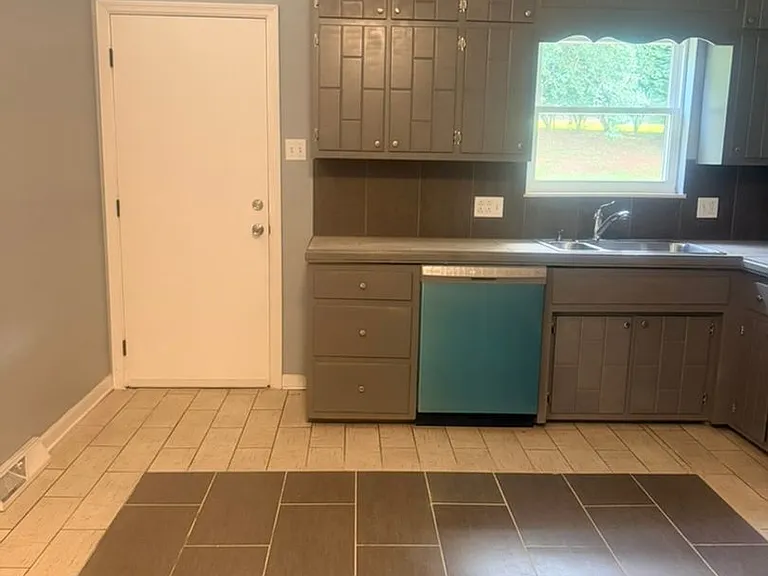 921 Brown School Rd — Photo 8