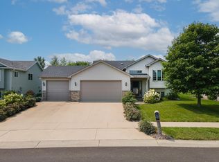 6067 S Pointe Dr SW, Rochester, MN 55902