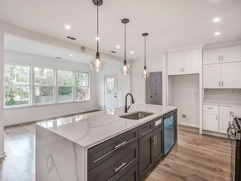 1781 Forrest Ave — Photo 9