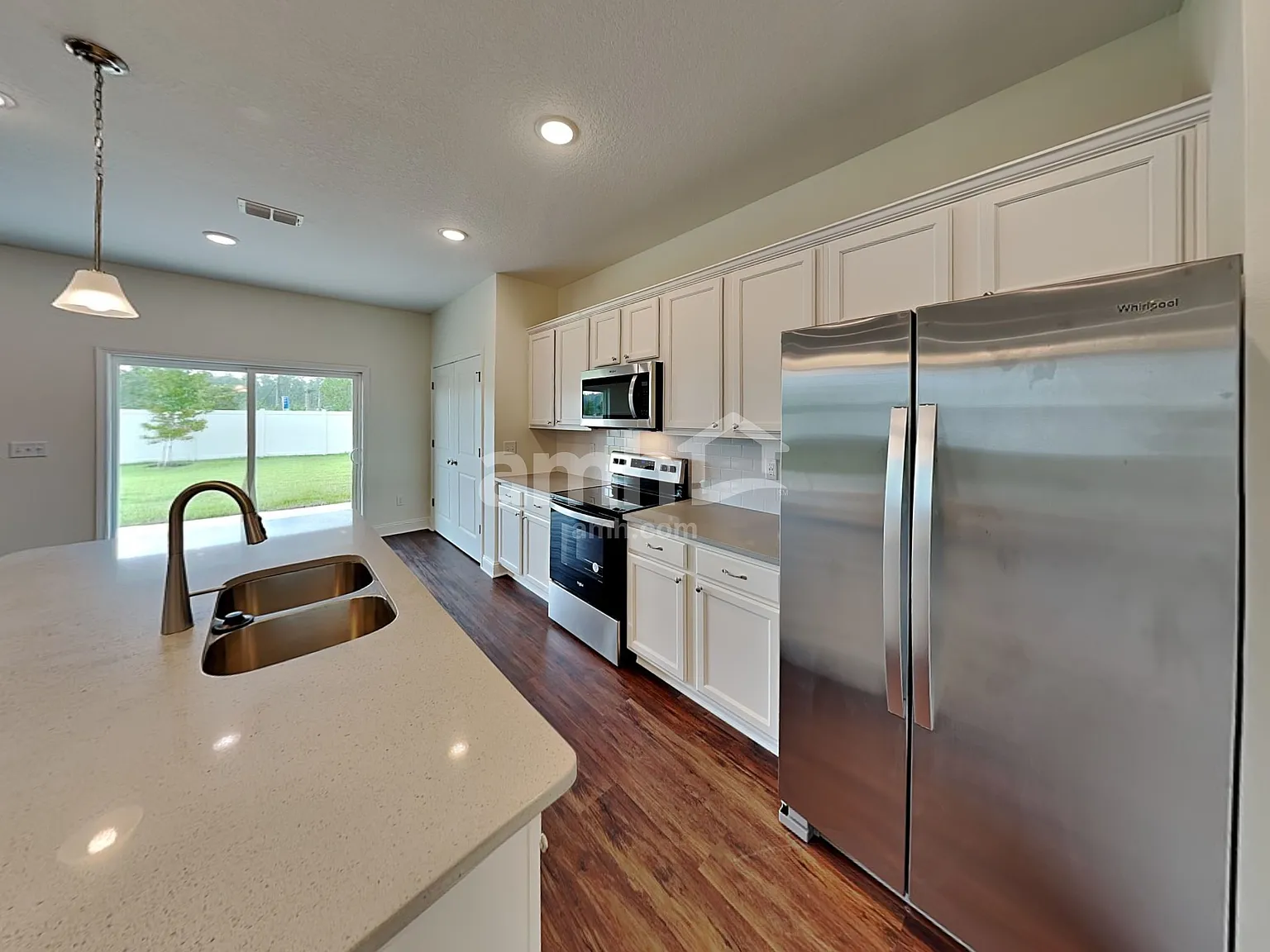 4 bed, 2.5 bath, 1977 sqft, $2,645 — Photo 3
