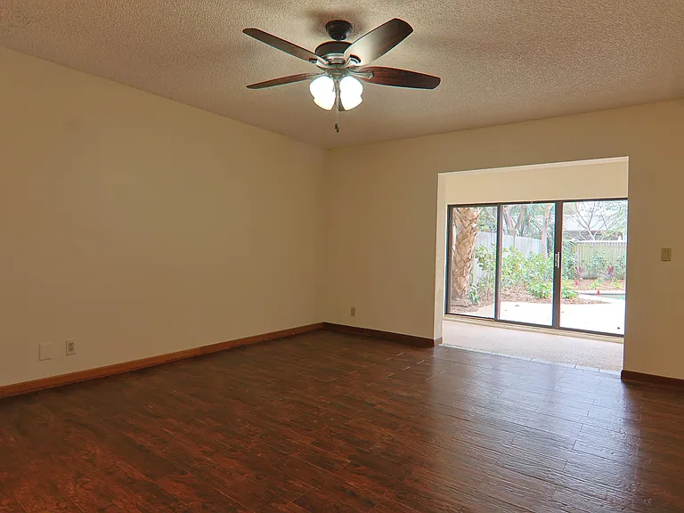 620 Hastings St — Photo 12