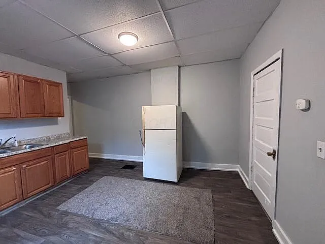 3 bed, 1.0 bath, 2348 sqft, $1,300 — Photo 4