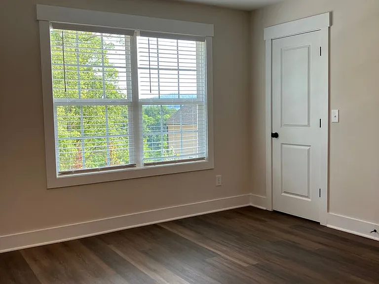 291 Stratford Ln — Photo 34