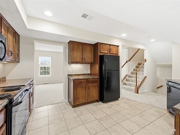 5th image of 607 Hilton Cir