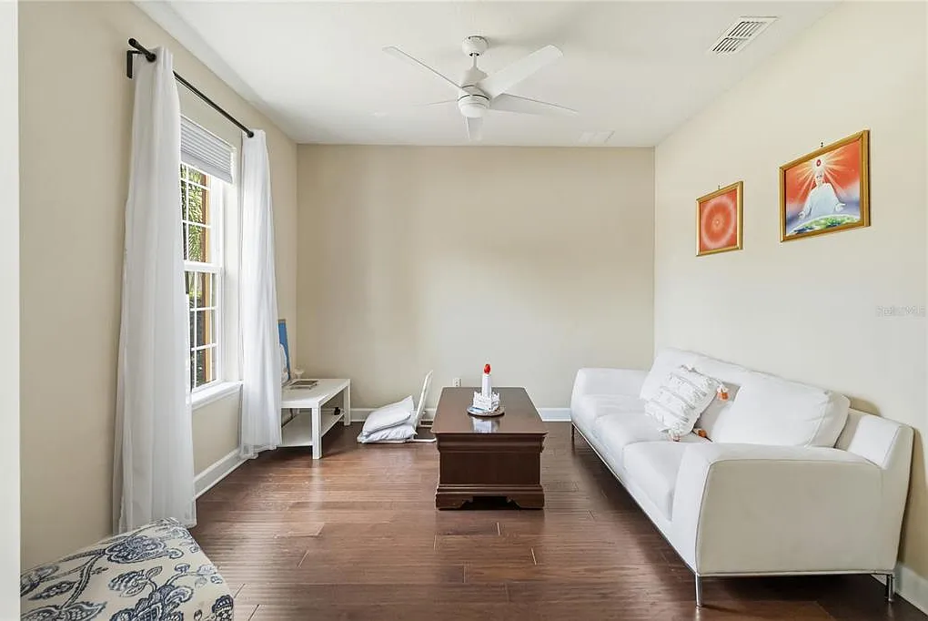 4 bed, 4.0 bath, 4072 sqft, $4,500 — Photo 3