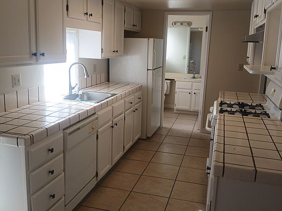 4th image of 201 Blossom Way APT B