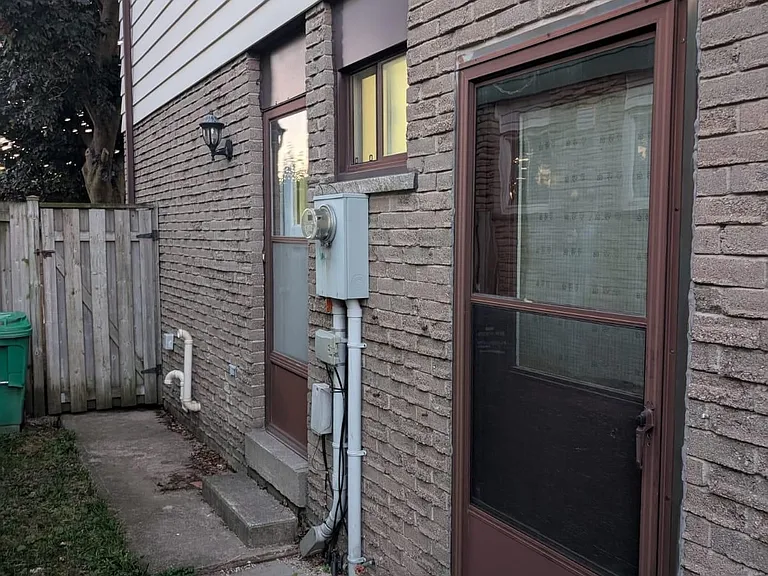 16 Wimbledon Ct — Photo 36