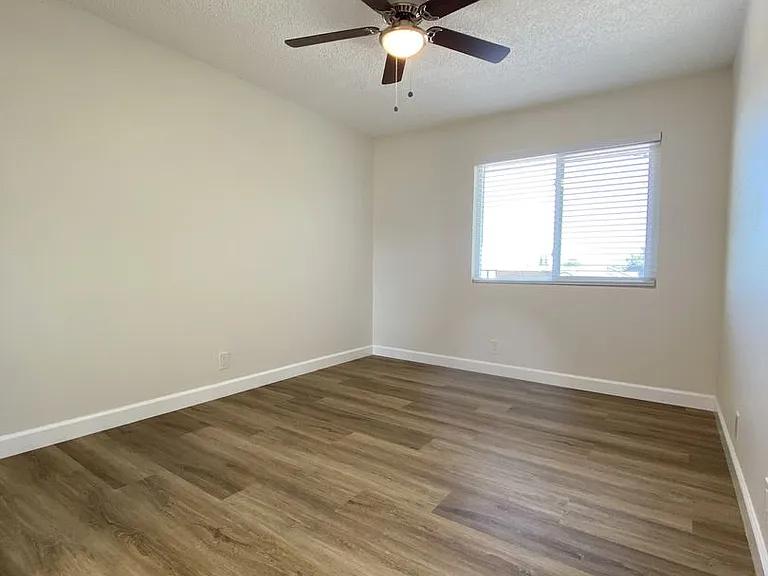 6001 Fullerton Ave — Photo 6