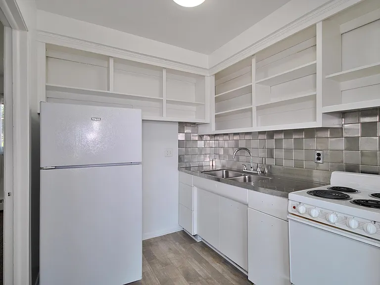 Silverstone Apartments — Photo 5
