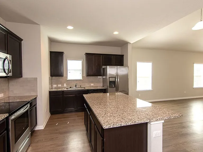 649 Donegal Ln — Photo 8