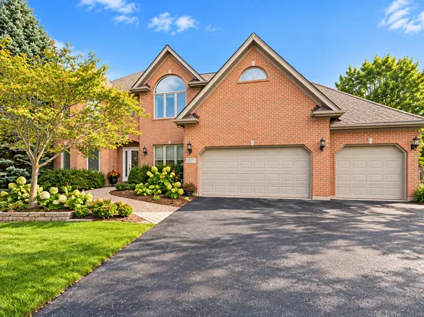 2277 Sutton Dr, South Elgin, IL 60177