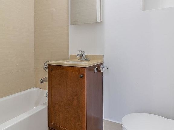 5th image of 77 Christopher St #2