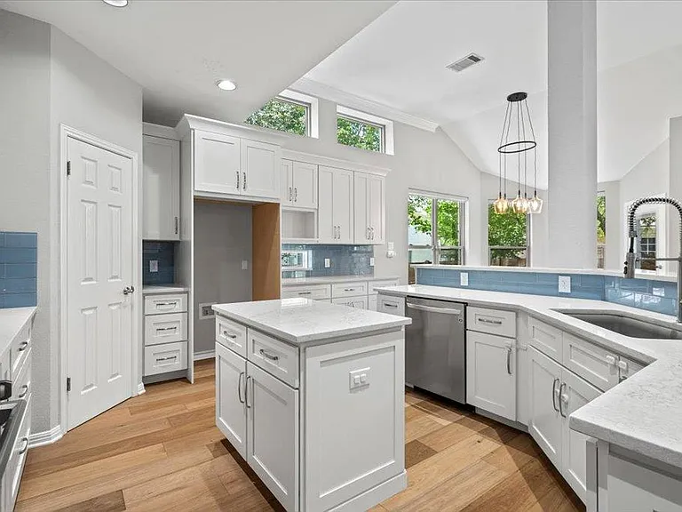 5301 Deerwood Ln — Photo 11