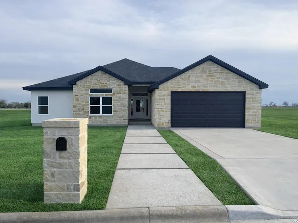 705 34th Street, Hondo, TX 78861