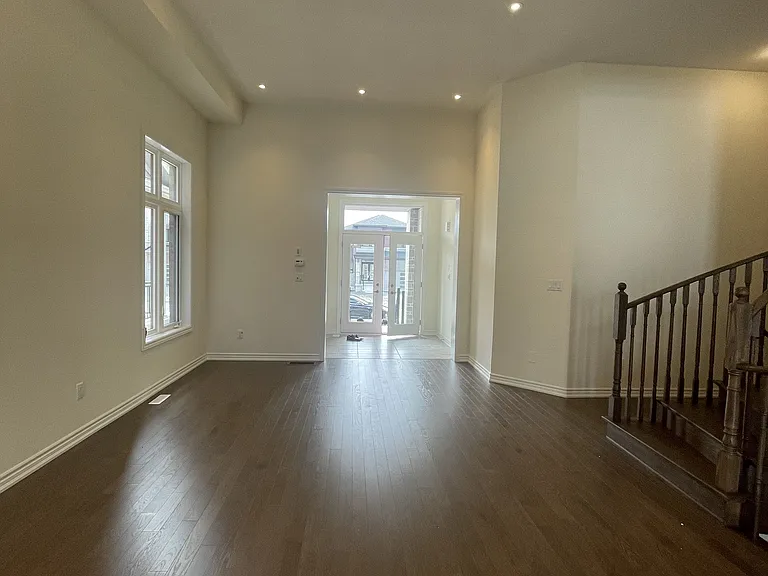 913 Rexton Dr — Photo 40