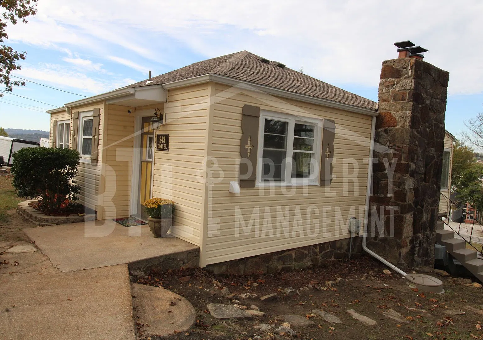 2 Bedroom Home in Branson — Photo 2