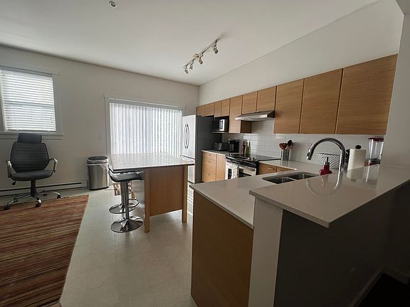 3rd image of 19572 Fraser Way #24