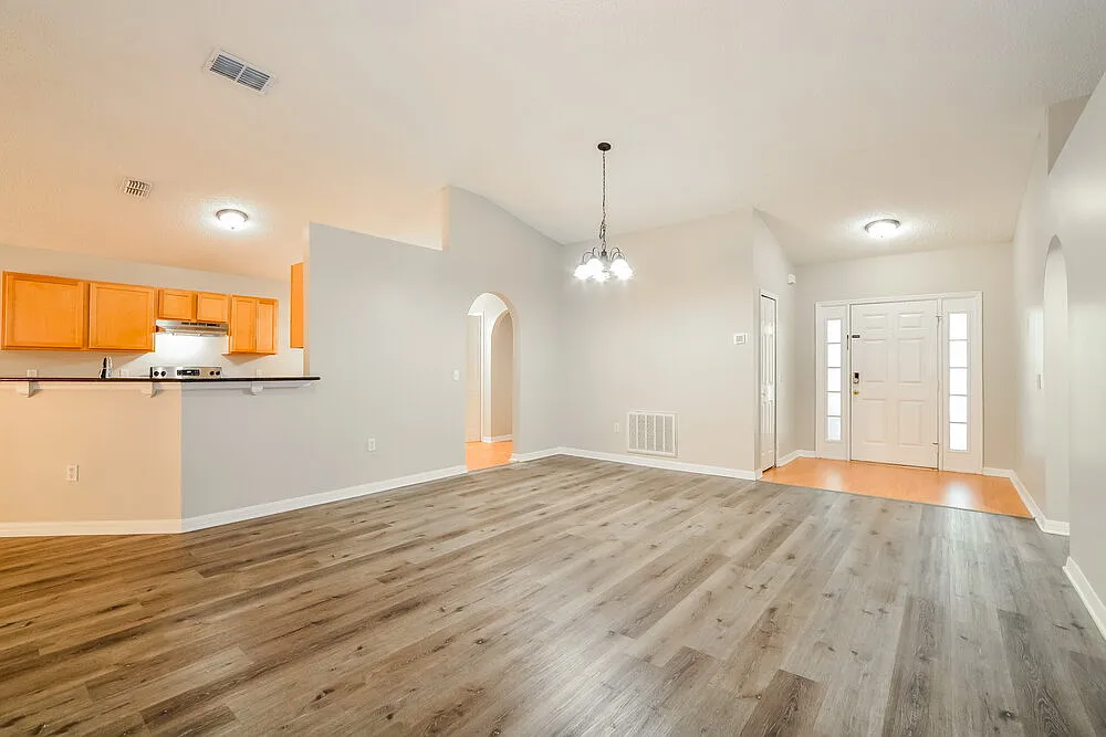 3 bed, 2.0 bath, 1632 sqft, $2,190 — Photo 3