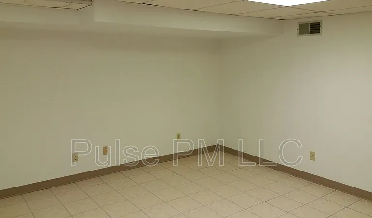 112 E 5th St #LOWER LEVEL — Photo 11