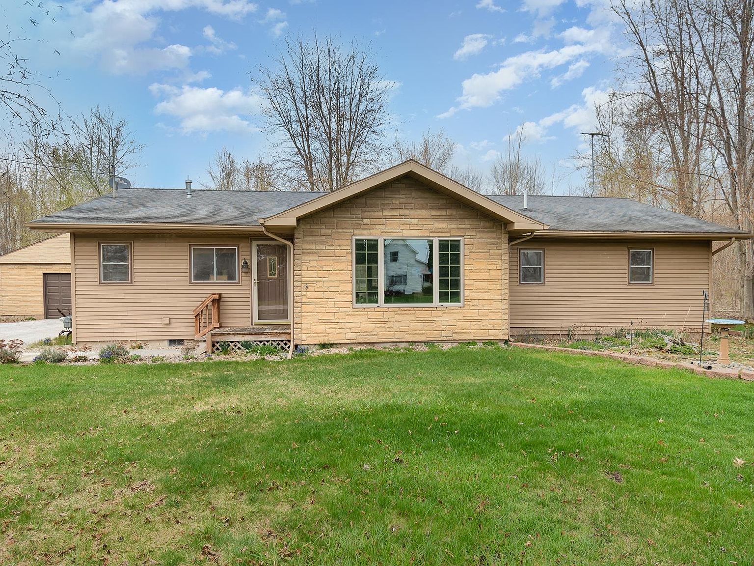 1817 E Coggins Rd, Pinconning, MI 48650 Zillow