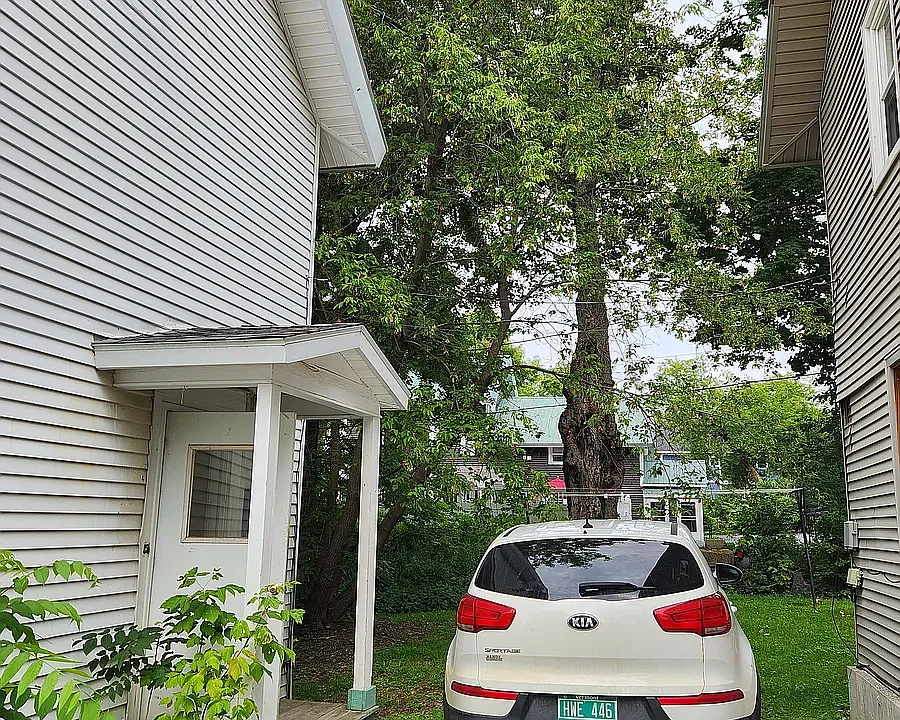 109 High St #2
