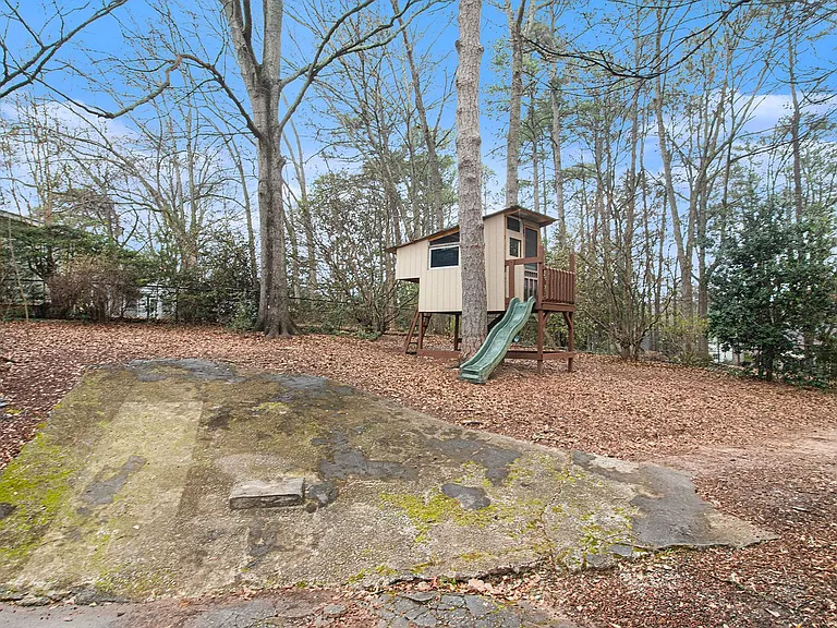 1946 N Decatur Rd — Photo 17