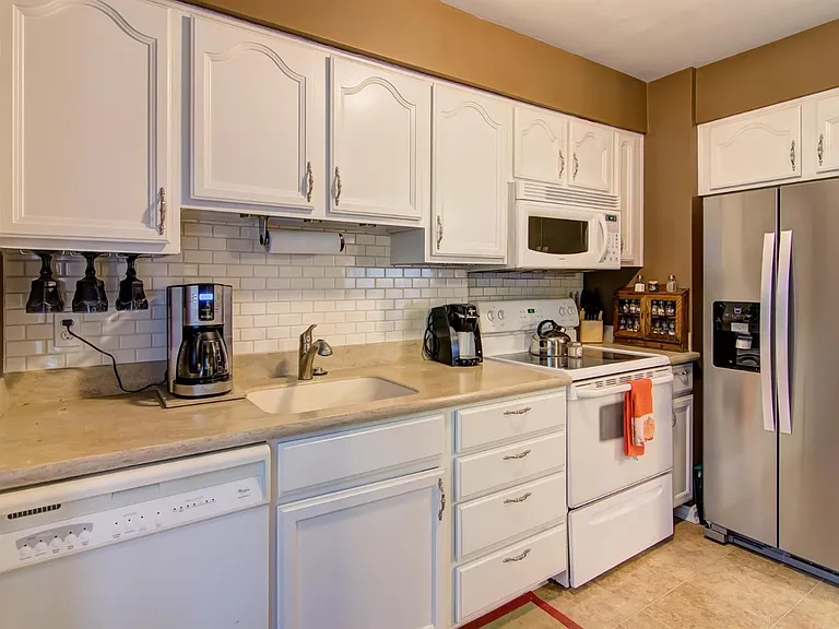 8589 Wicklow Ave — Photo 5
