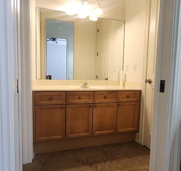 654 South Loop Pkwy — Photo 24